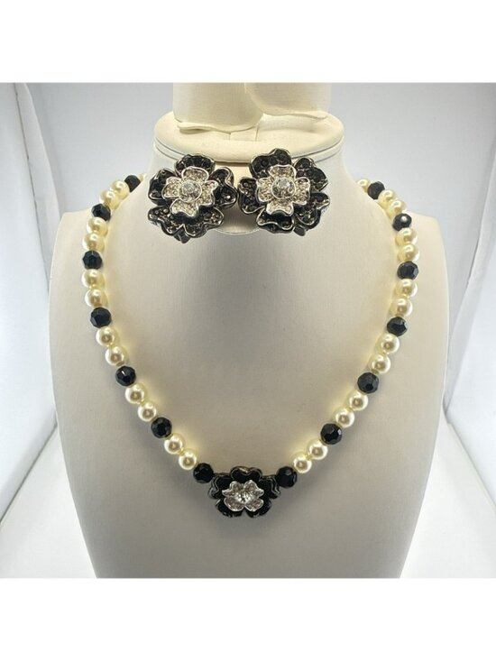 s-l400.jpg Nolan Miller Necklace Earrings Set Floral Black White Rhinestone Pearl CLIP ON